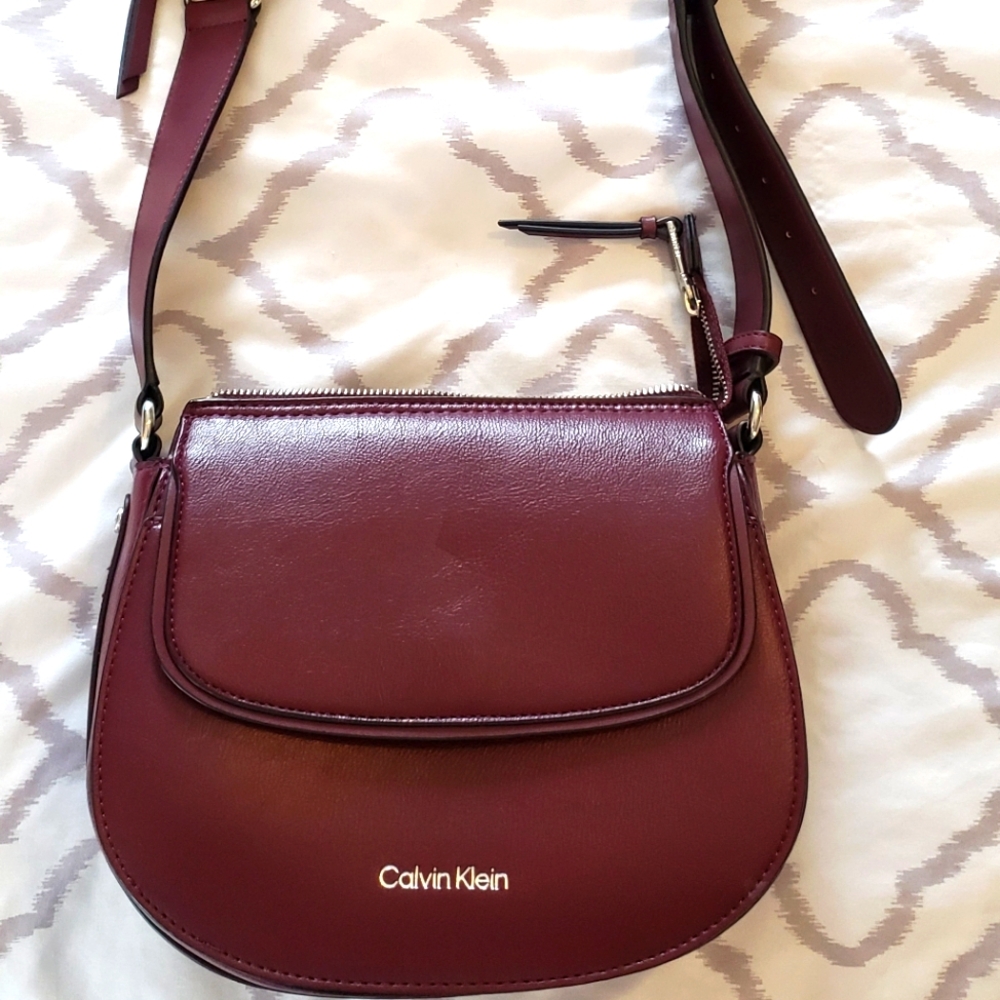 Calvin Klein Bella Adjustable Crossbody - Picture 4 of 17
